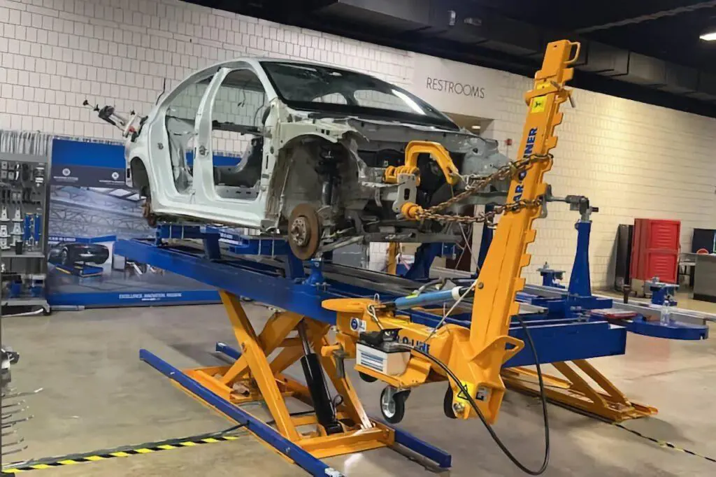 Vehicle body mounted on a frame straightening machine
